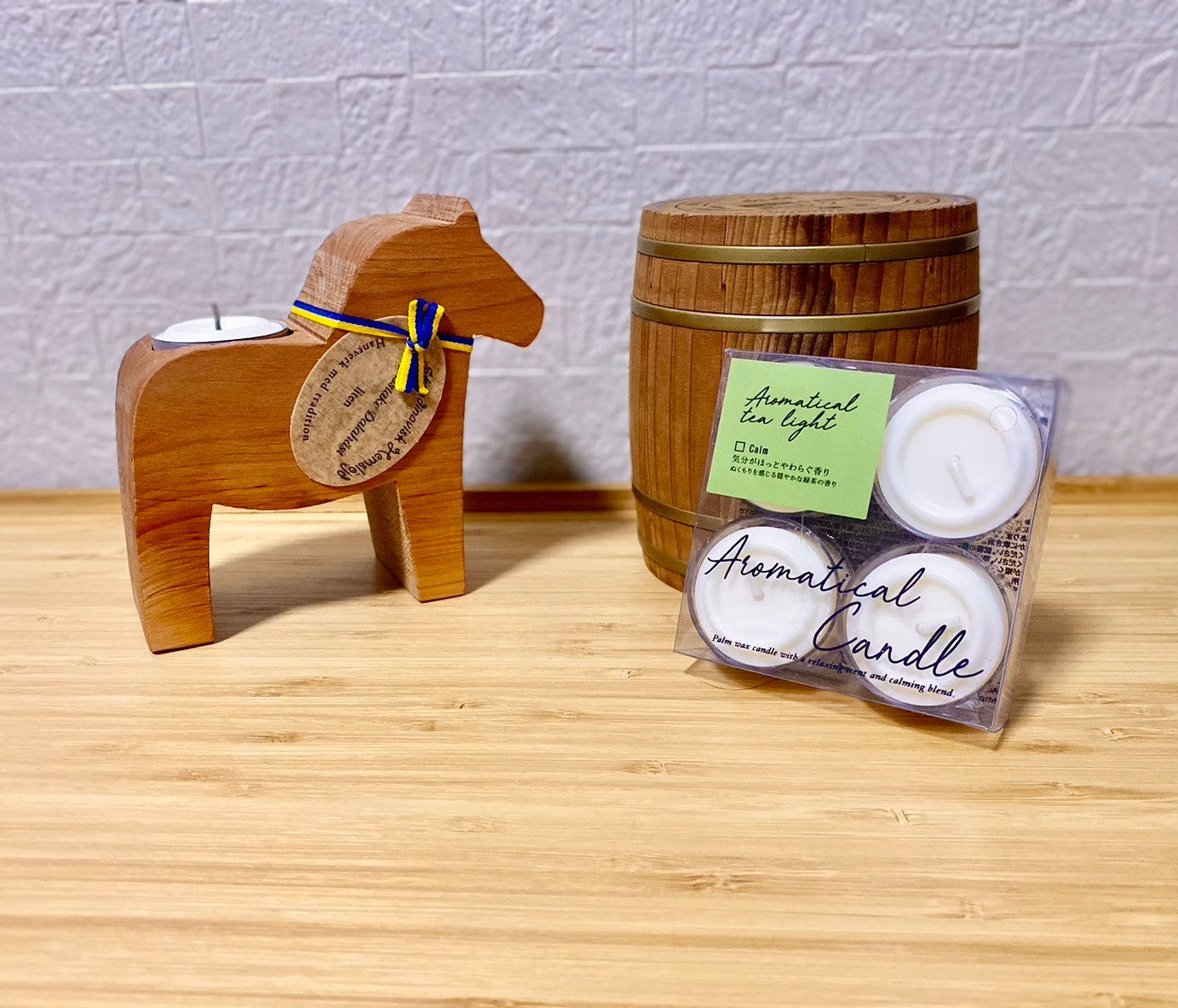 【 幸せを運ぶダーラナホース キャンドルホルダーセット】木製キャンドルホルダーとCalmの香り（穏やかな緑茶の香り）キャンドル