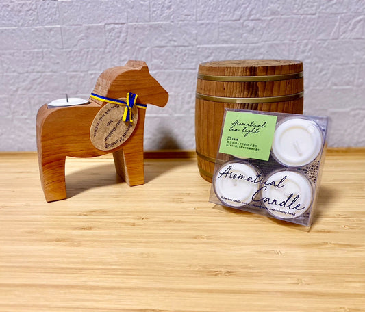 【 幸せを運ぶダーラナホース キャンドルホルダーセット】木製キャンドルホルダーとCalmの香り（穏やかな緑茶の香り）キャンドル